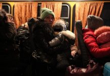 Potresni prizori evakuacije iz Donjecka: Porodice bježe, sirene zavijaju