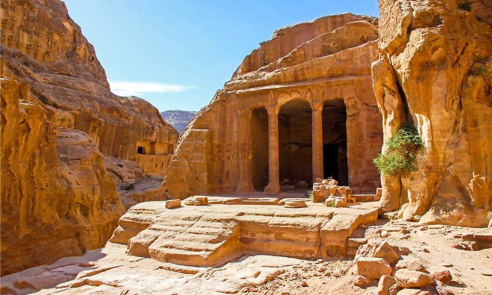 Petra_1061385071-1000x600-1