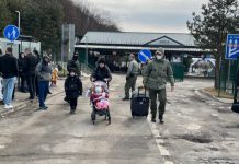 Na granici Slovačke i Ukrajine stvorila se kolona izbjeglica od 6 kilometara: Žene i djeca bježe od ruske invazije