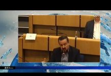 APSURDISTAN U FEDERALNOM PARLAMENTU: UZ CIGARETU RASPRAVLJALI O ZABRANI PUŠENJA