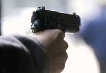 Drama u Sarajevu: Dvojica razbojnika prijeteći pištoljem opljačkali prodavnicu, povrijedili su i radnicu (VIDEO)