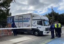 U Dablinu uhapšen muškarac koji je kamionom uletio u ulaz ruske ambasade