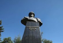 Srušena bista sovjetskog heroja iz Drugog svjetskog rata u Harkovu