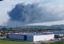 SCENE KOJE PARAJU DUŠU Radnik požarom zahvaćene fabrike u Bihaću: “Pola života mi je ovdje i nestaje u plamenu”