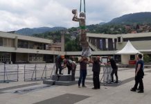 Postavljen spomenik velikanu Mirzi Delibašiću u Sarajevu