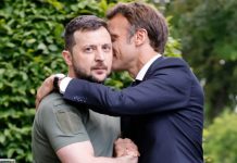 Ova slika Zelenskog i Macrona postala je hit na Internetu