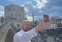 Field boravio u oproštajnoj posjeti Hercegovini: Počastio se i pečenjem