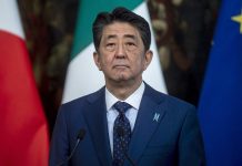 Umro bivši japanski premijer koji je upucan tokom govora