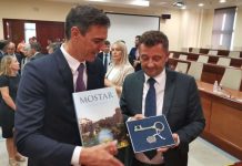 Gradonačelnik Mostara španjolskom premijeru poklonio ključeve Grada i monografiju