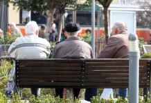 Od Vlade FBiH traže hitne odgovore: Penzioneri strahuju da će zimu provesti gladni i promrzli