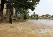 U poplavama i klizištima poginule 22 osobe