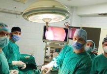 Mladi ljekar porodio ženu na parkingu, čestitke stižu sa svih strana