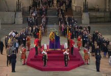 Cijela Velika Britanija minutom šutnje odala počast preminuloj kraljici