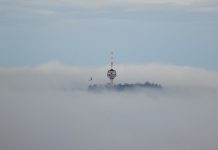 Sarajevo i jutros osvanulo pod maglom