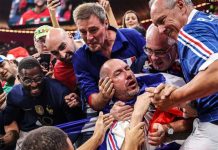 NEMILE SCENE NA MUNDIJALU, FRANCUZ NEPOMIČNO LEŽI A NOKAUTIRAO GA JE MBAPPE