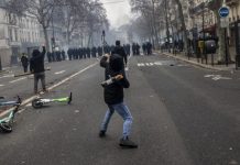 Žestoki sukobi demonstranata i policije u Francuskoj