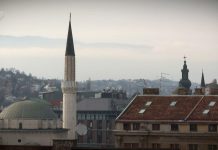 Uvlačenje u političko blato