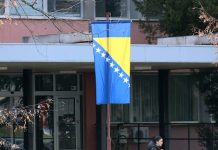 25 godina imamo novu zastavu BiH, ali ne i pravilo o vertikalnom isticanju