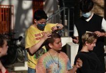 Učenici Koledža u Mostaru donirali kosu za izradu perika za oboljele od raka