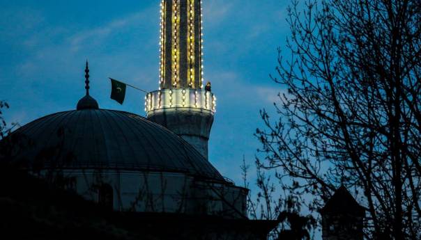 visina-sadekatu-l-fitra-iznosi-20-10-i-7-km-a-nisab-za-ramazan-6-640-km-lejletul-miradz-1_5ce14c77ae86c