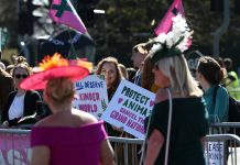 U Liverpoolu uhapšeno 118 aktivista za prava životinja zbog upada na hipodrom