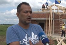 Došao u Bihać kao migrant, tu se oženio, položio vozački ispit i sada pravi kuću