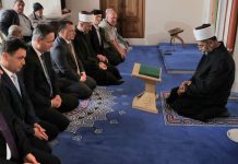 Banja Luka: Denis Bećirović na bajram-namazu u džamiji Ferhadija