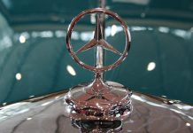 mercedes-4650558_1280