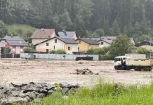 Poplave u Austriji i Sloveniji, bujice nose automobile, ceste zatvorene