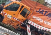 Teška nesreća kod Kaknja: Automobilom se zabio u vozilo ophodnje autocesta, pet osoba povrijeđeno