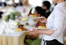 NJEMAČKI POSLODAVAC NE MOŽE NAĆI KONOBARA: NUDI MU PLATU KOJU U BIH NE MOŽE ZARADITI NI ZA GODINU