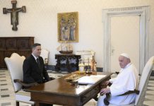 Bećirović razgovarao sa papom Franjom, pozvao ga u još jednu posjetu Bosni i Hercegovini