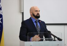 Isak odgovorio Dodiku: O njegovoj majci neću davati komentare, dovoljno joj je teško što mu je majka