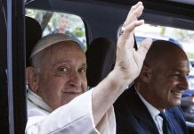 Papa Franjo kaže da ne može objasniti kontinuirani antisemitizam