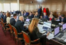 Vlada FBiH donijela uredbu o isplati pomoći radnicima u visini do 2.250 KM