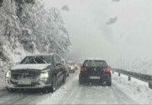 Snijeg i poledica prave probleme na brojnim dionicama: Na Romaniji obustavljen saobraćaj za teretna vozila